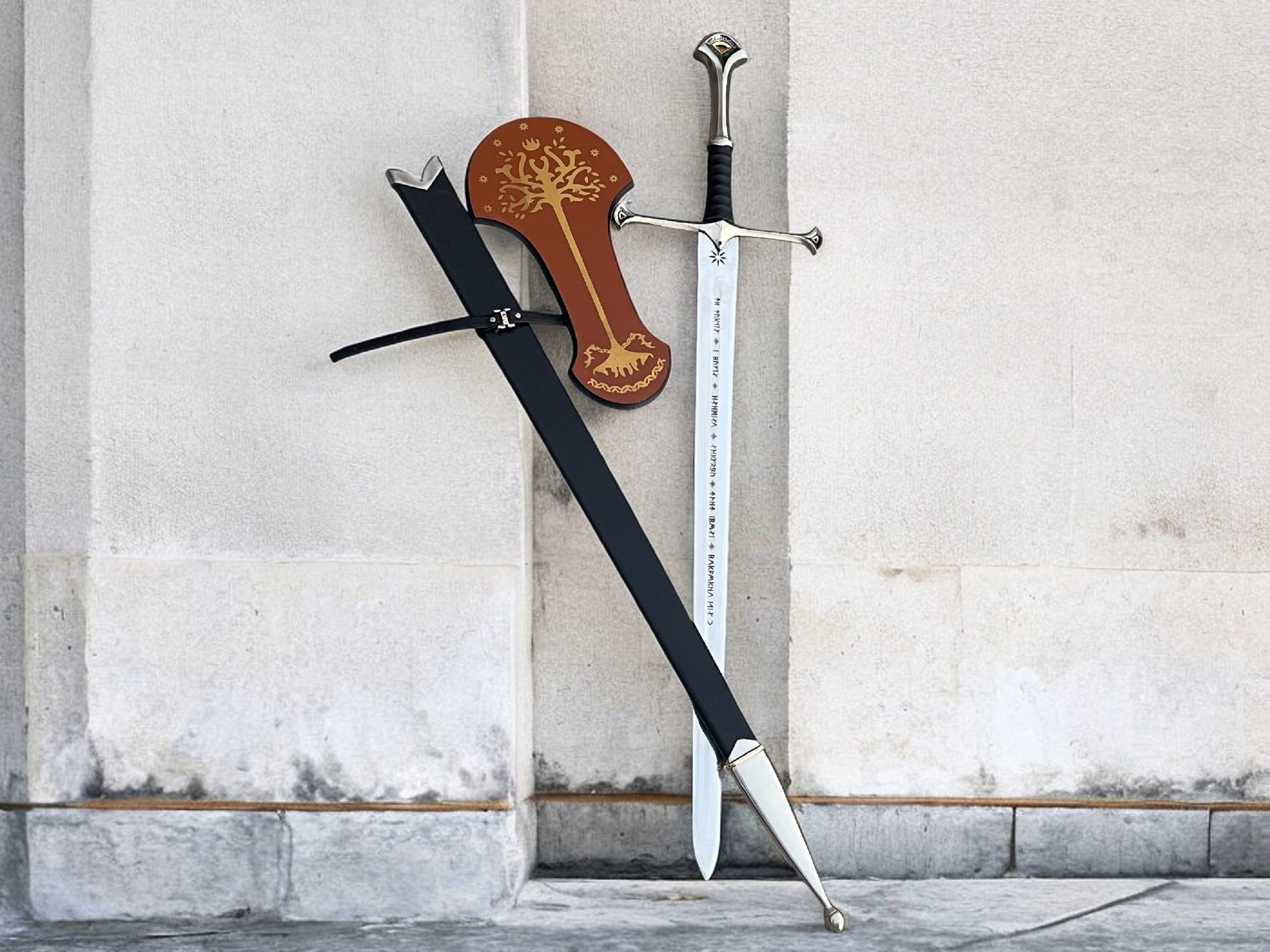 Anduril sword of aragorn strider